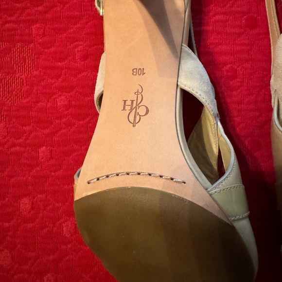 Cole Haan Women’s leather/suede heel. Leather, suede patent leather. - Picture 7 of 11